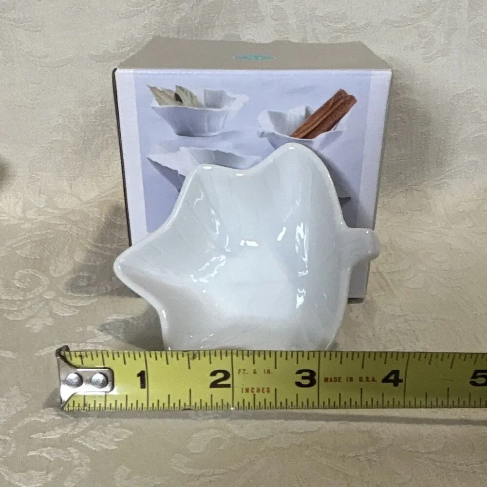 Martha Stewart 4-Piece Ceramic Tidbit Dish Set White Leaf Shape Bowls Boxed